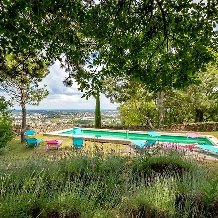 Le Clos Dans Les Vignes ביון